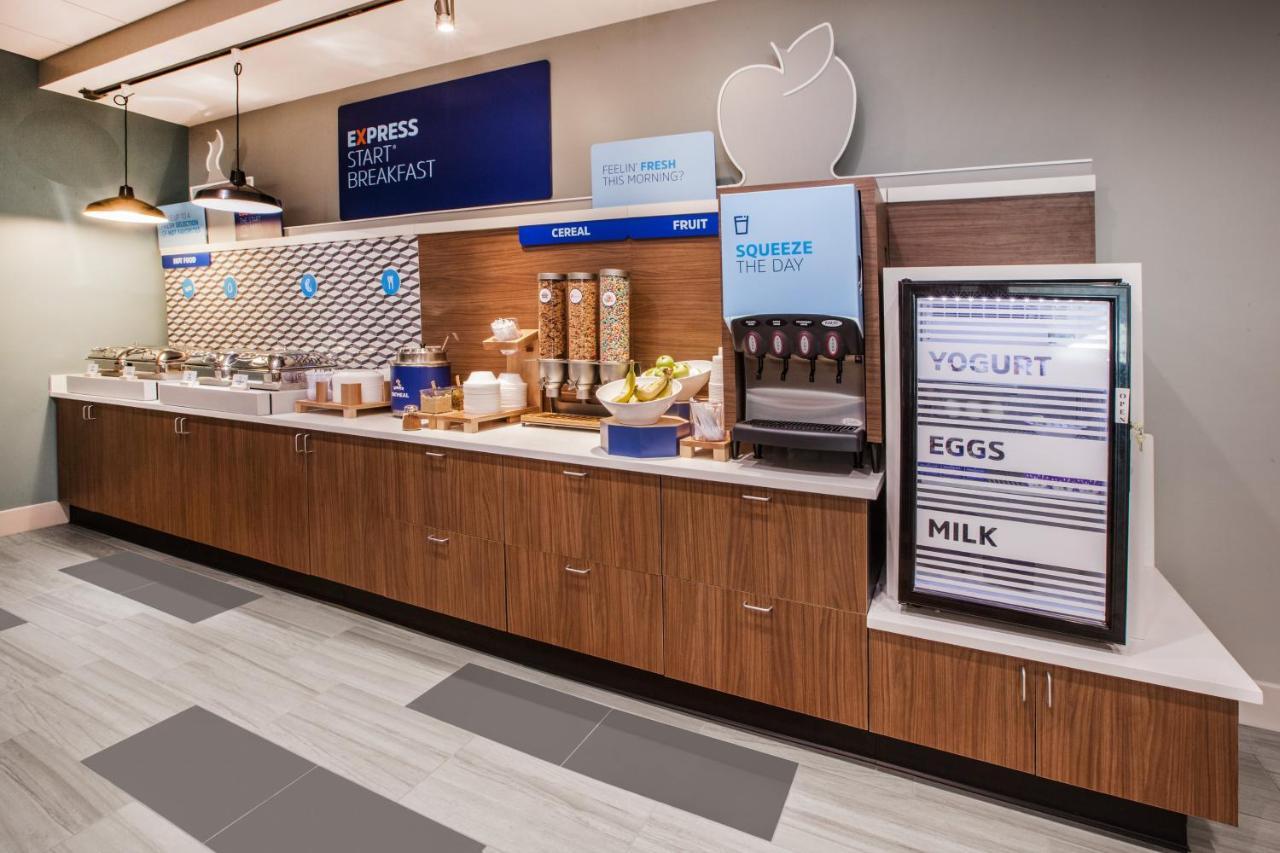 Holiday Inn Express & Suites - Yorkville By Ihg Exterior photo