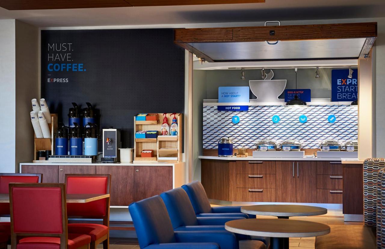Holiday Inn Express & Suites - Yorkville By Ihg Exterior photo
