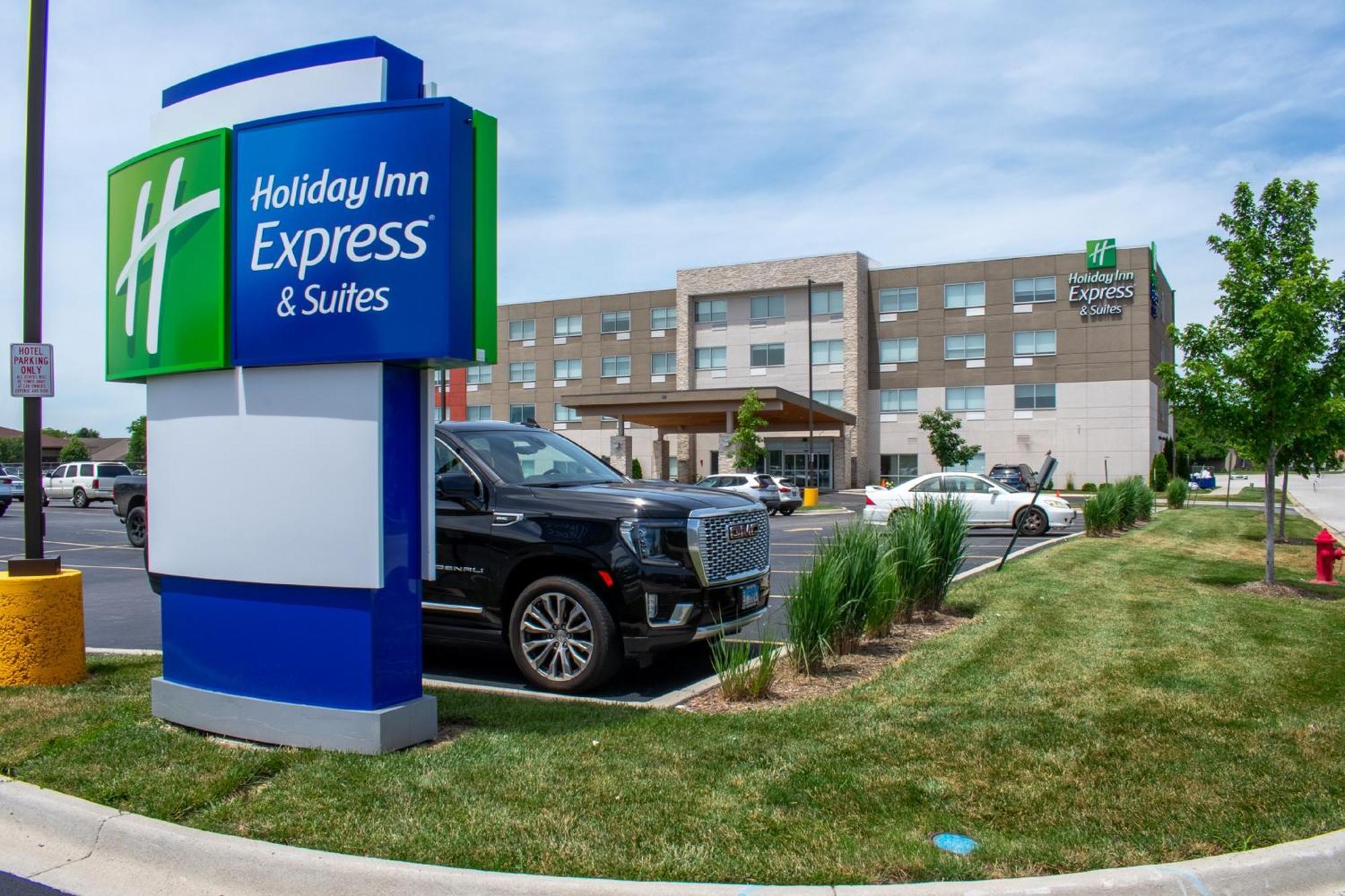 Holiday Inn Express & Suites - Yorkville By Ihg Exterior photo