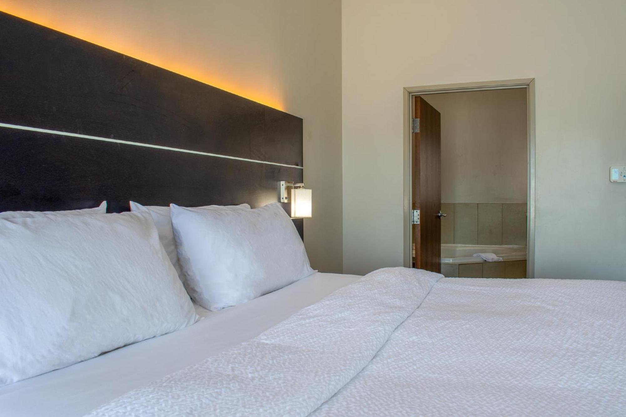 Holiday Inn Express & Suites - Yorkville By Ihg Exterior photo