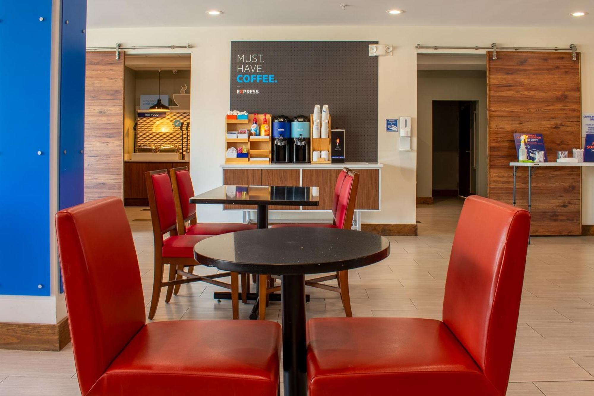 Holiday Inn Express & Suites - Yorkville By Ihg Exterior photo